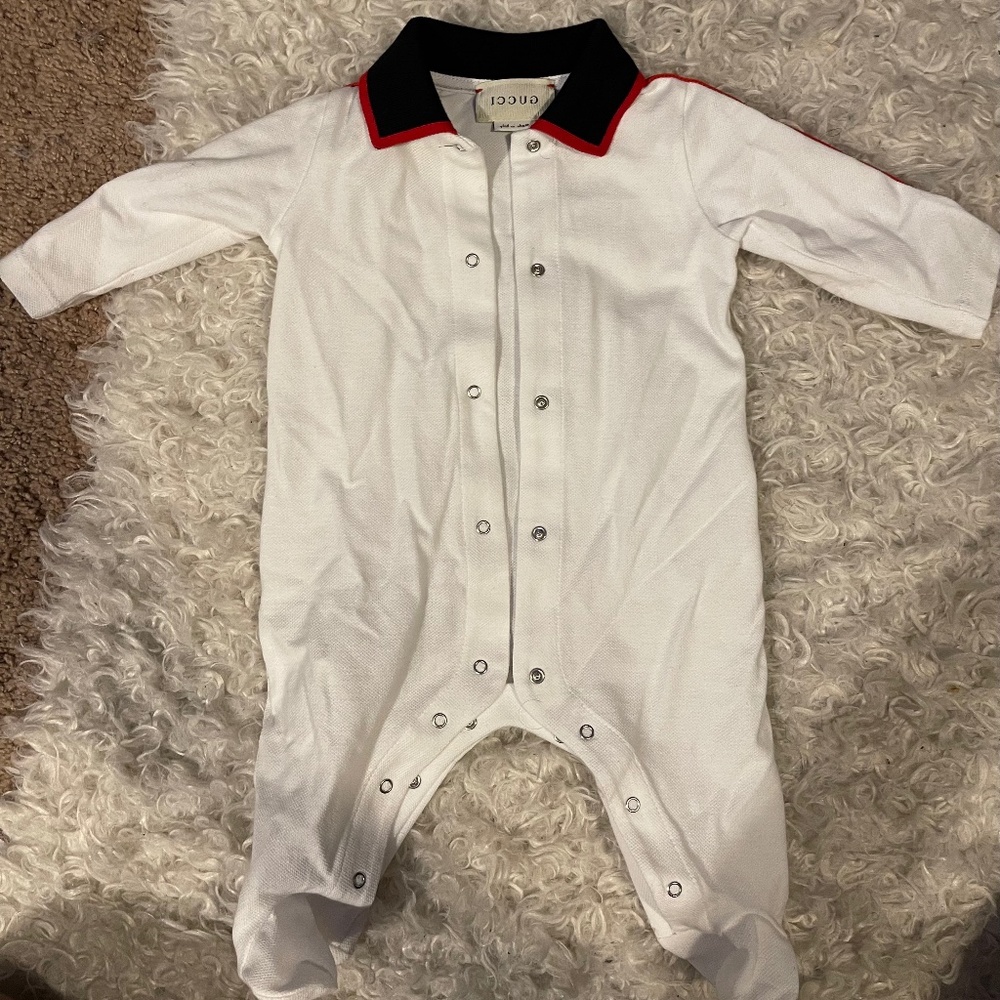 Gucci onesie 0/3 months